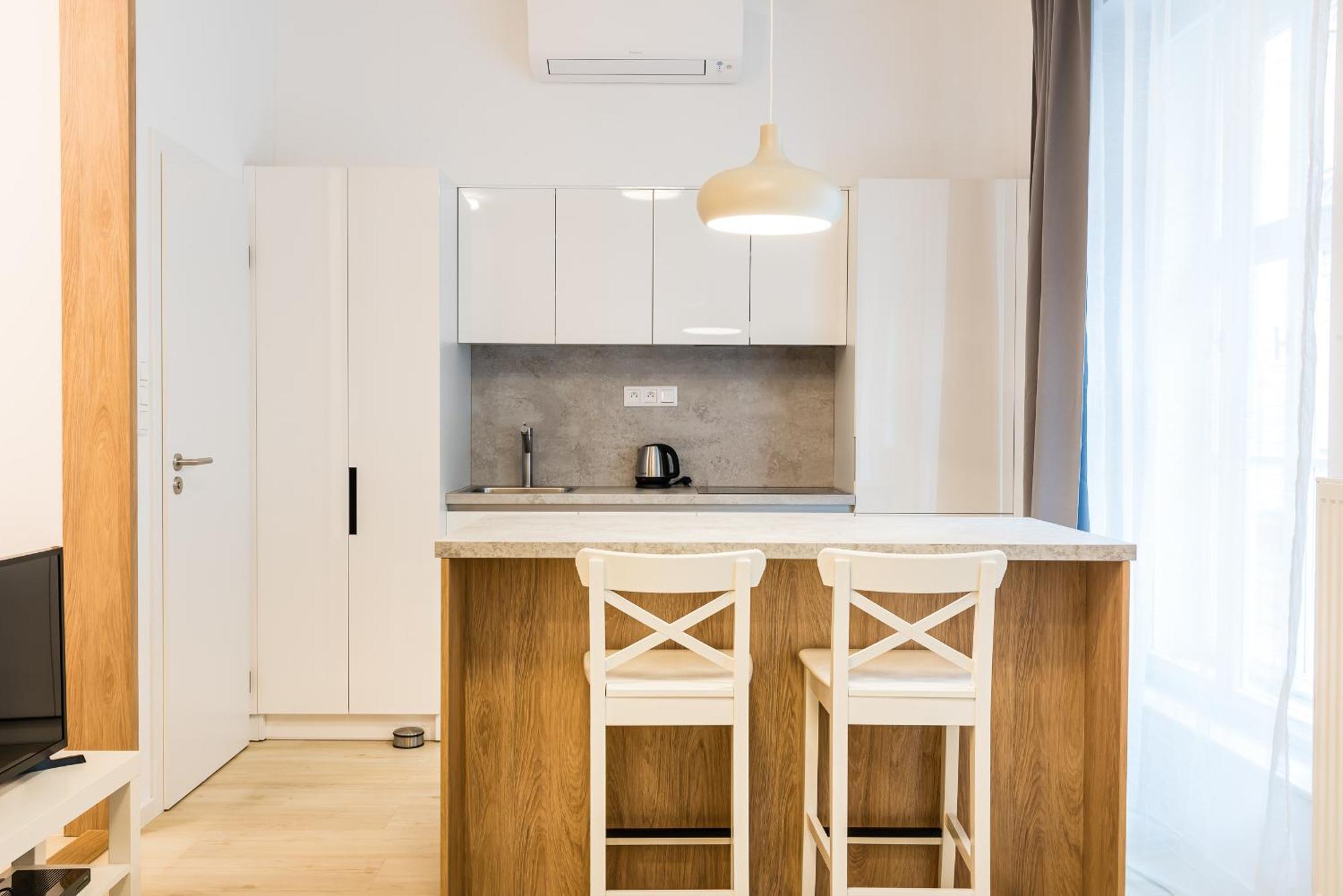 City Castle Apartments Free Parking 브라티슬라바 객실 사진