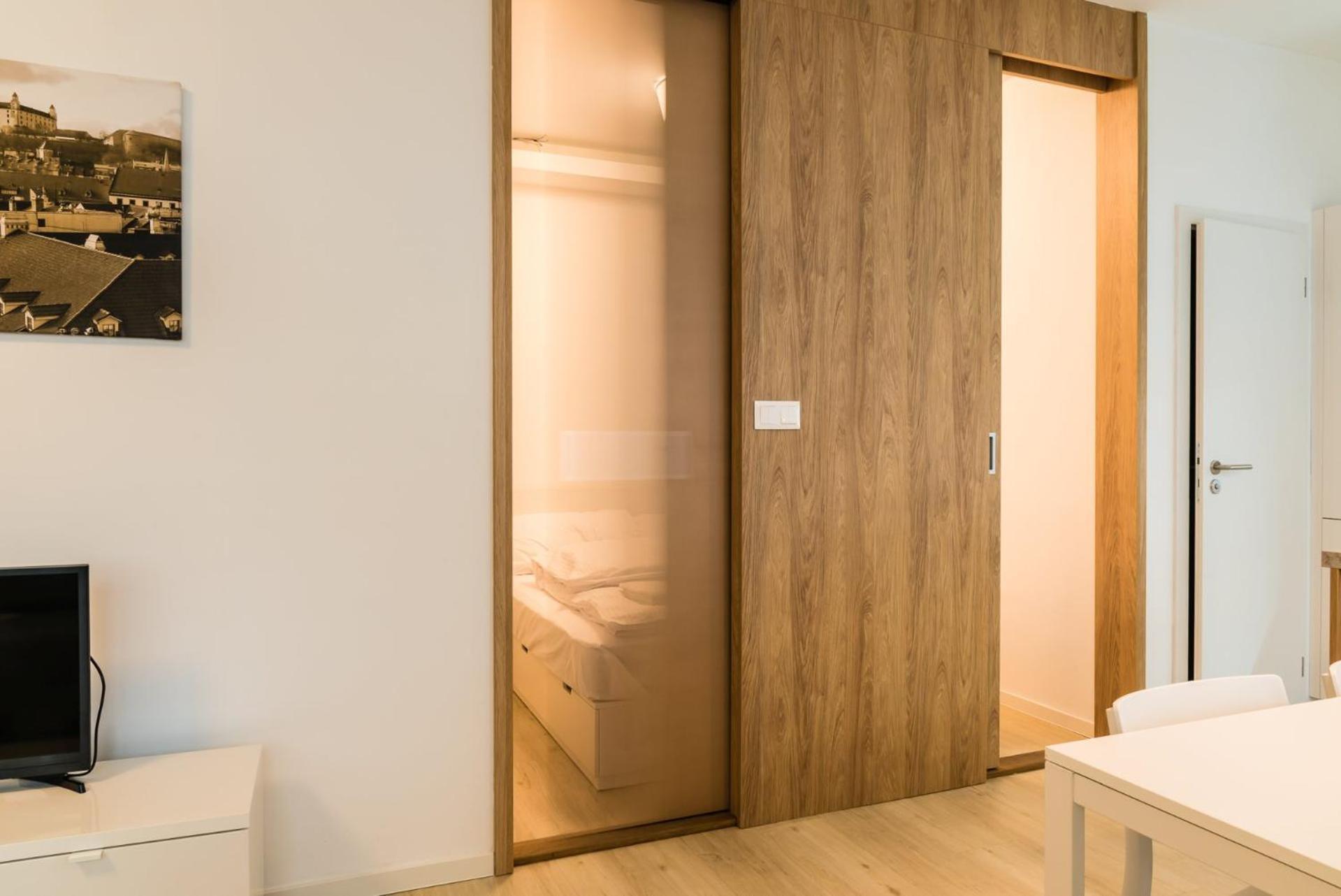City Castle Apartments Free Parking 브라티슬라바 객실 사진