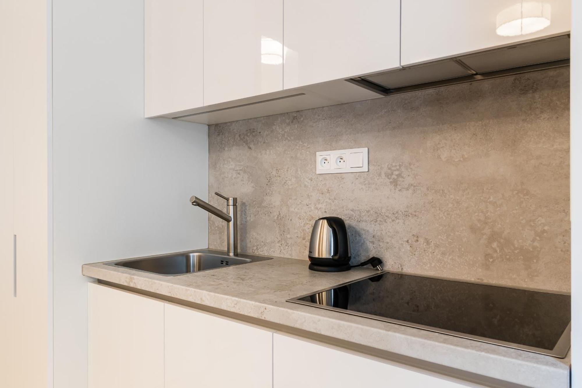 City Castle Apartments Free Parking 브라티슬라바 객실 사진
