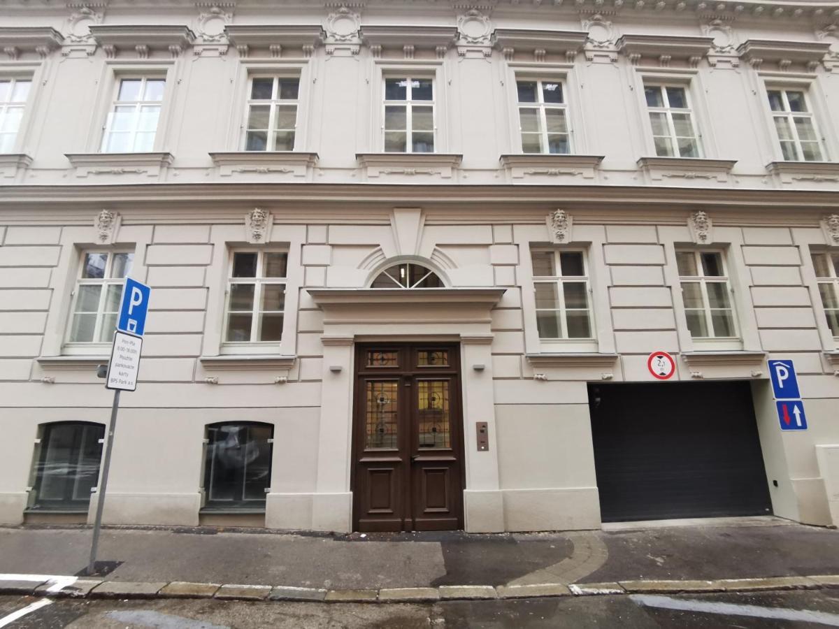 City Castle Apartments Free Parking 브라티슬라바 외부 사진